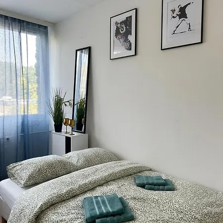 Metro Family 2 Bedrooms Seeps 6 Praga