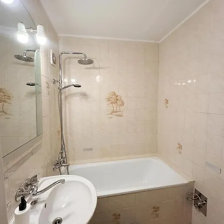 Metro Family 2 Bedrooms Seeps 6